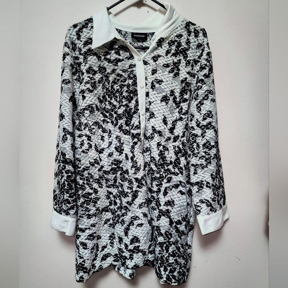 Avenue Black White Pattern Button Down Shirt 22/24 NWT